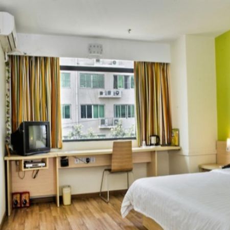 7 Days Inn Guangzhou Jiangtai Rd Metro Bagian luar foto