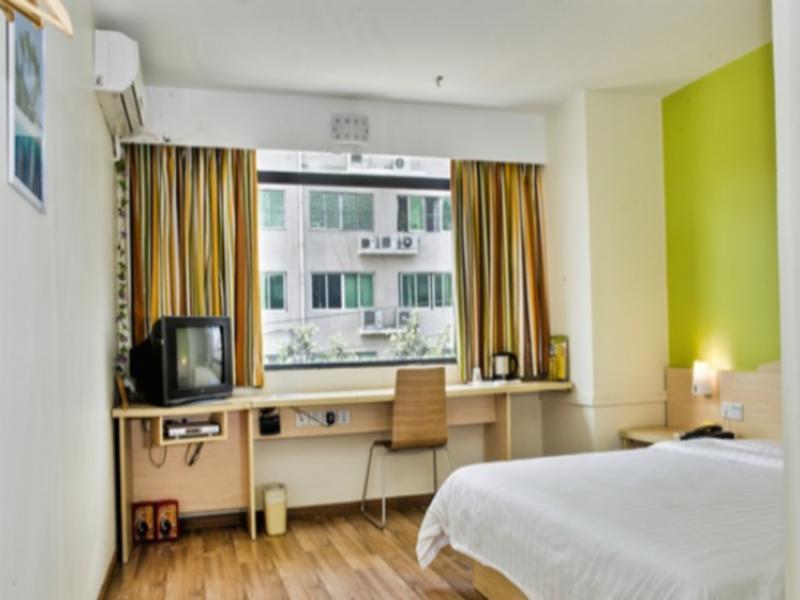 7 Days Inn Guangzhou Jiangtai Rd Metro Bagian luar foto